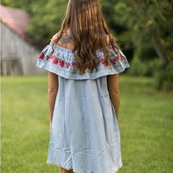 Easel Summer Señorita Chambray Off Shoulder Dress size medium - Picture 2 of 8